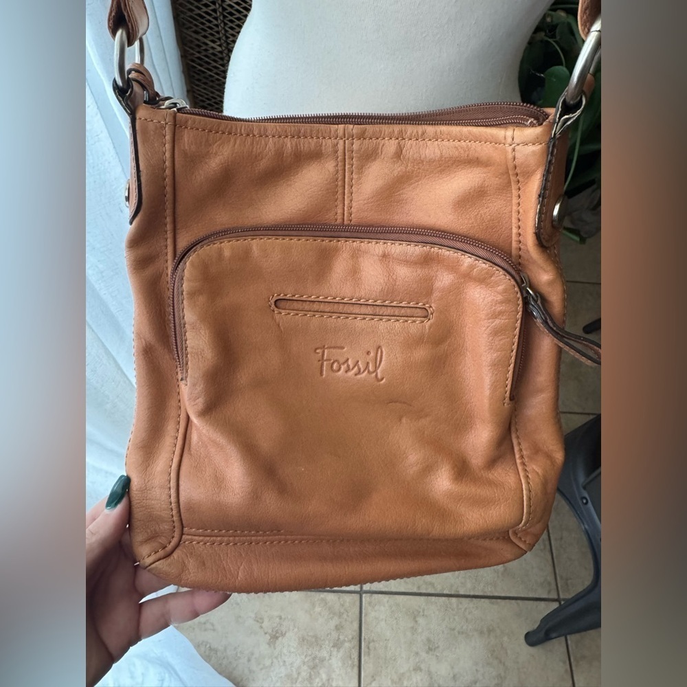 Brown leather fossil crossbody bag purse Hanover messenger key 🔑‎